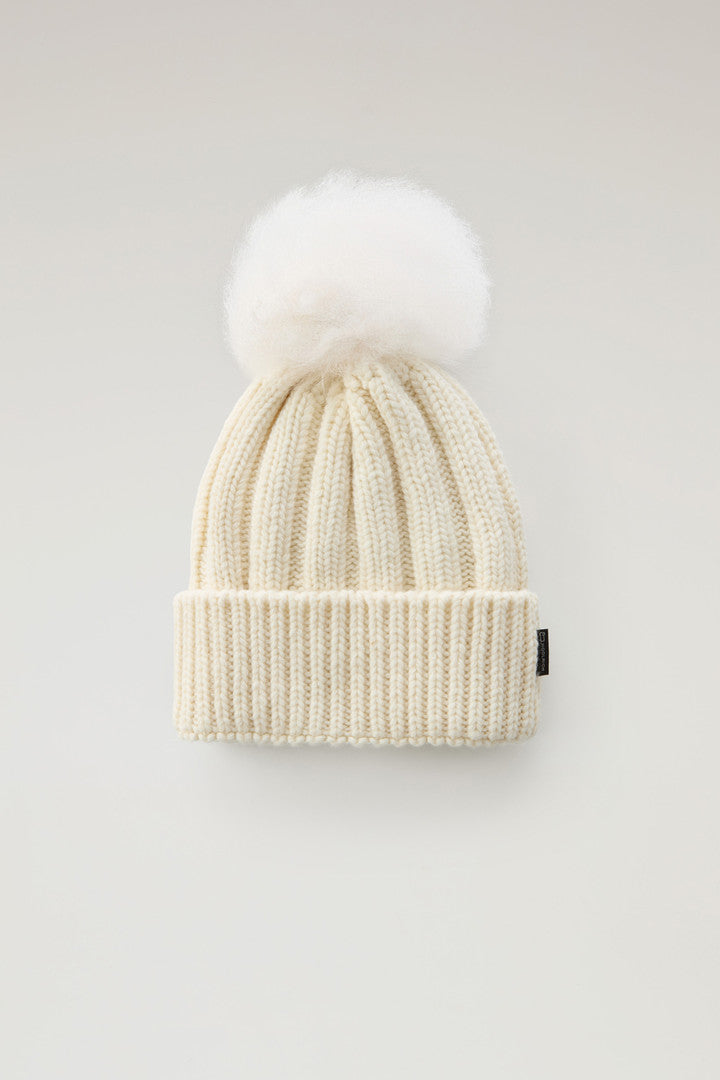 Girlsâ?Beanie in Pure Virgin Wool with Removable Pompon (Dry Rose) - Detail View 4