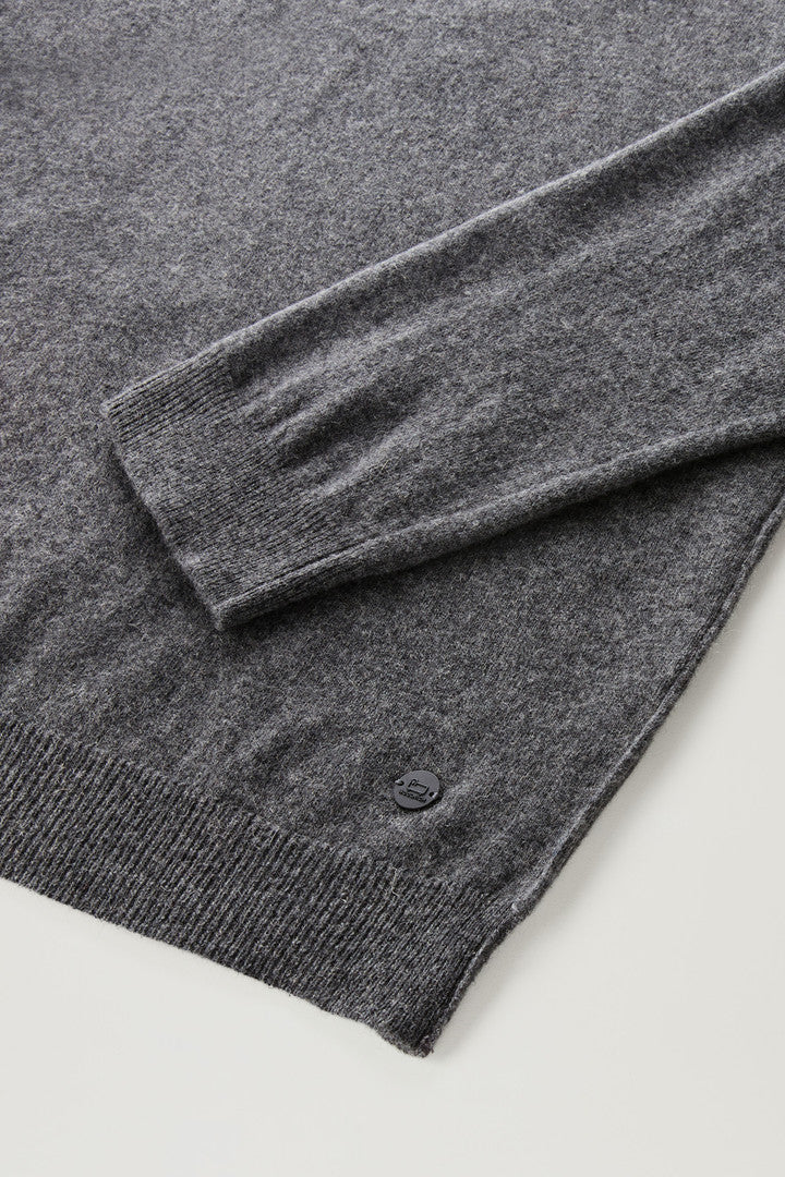 Turtleneck Sweater in Merino Wool Blend (Charcoal Melange) - Detail View 2