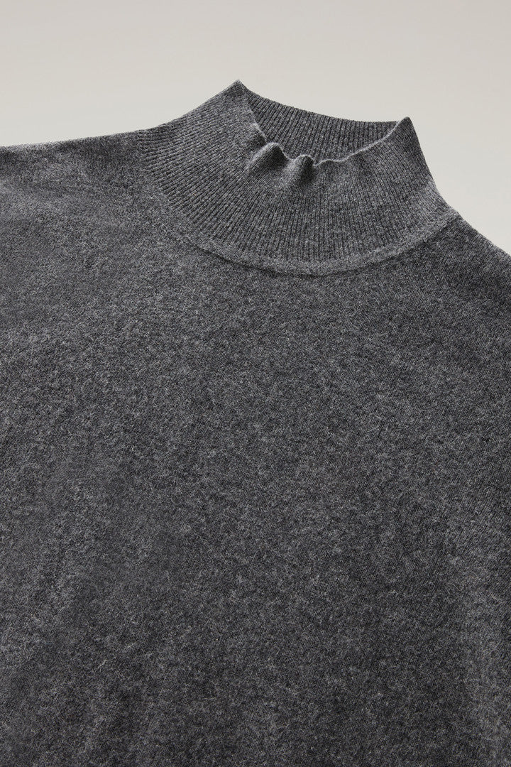 Turtleneck Sweater in Merino Wool Blend (Charcoal Melange) - Detail View 1