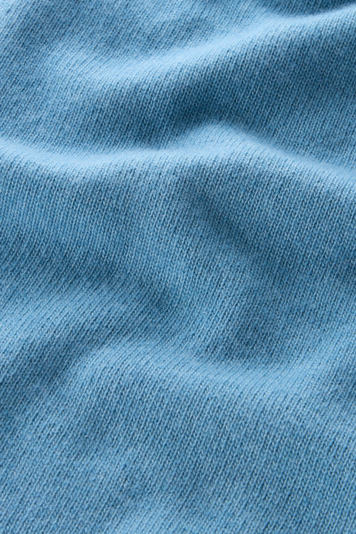 Garment-dyed Crewneck in Pure Virgin Wool (Blue Lobster) - Detail View 3