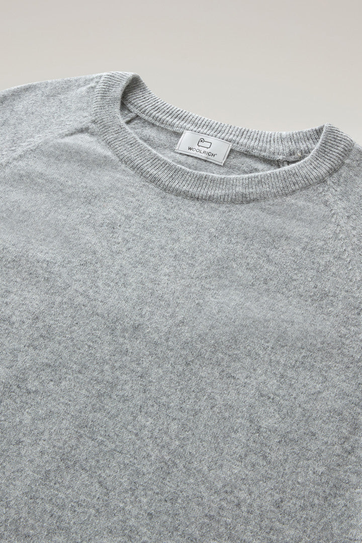 Luxe Crewneck Sweater in Pure Cashmere (Light Grey Melange) - Detail View 1