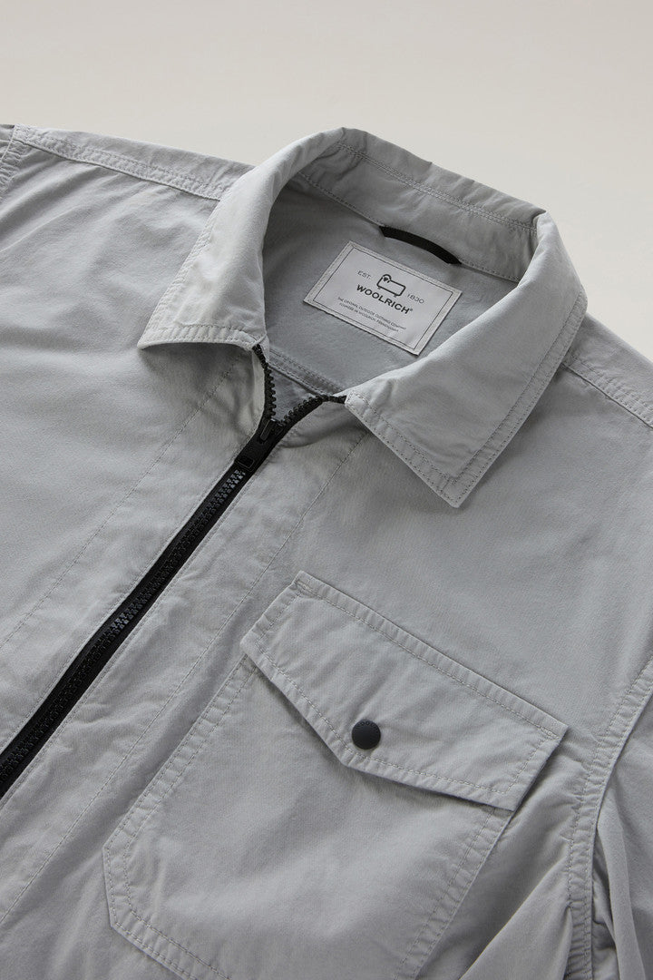 Garment-Dyed Overshirt in Pure Cotton (Lake Olive) - Detail View 2
