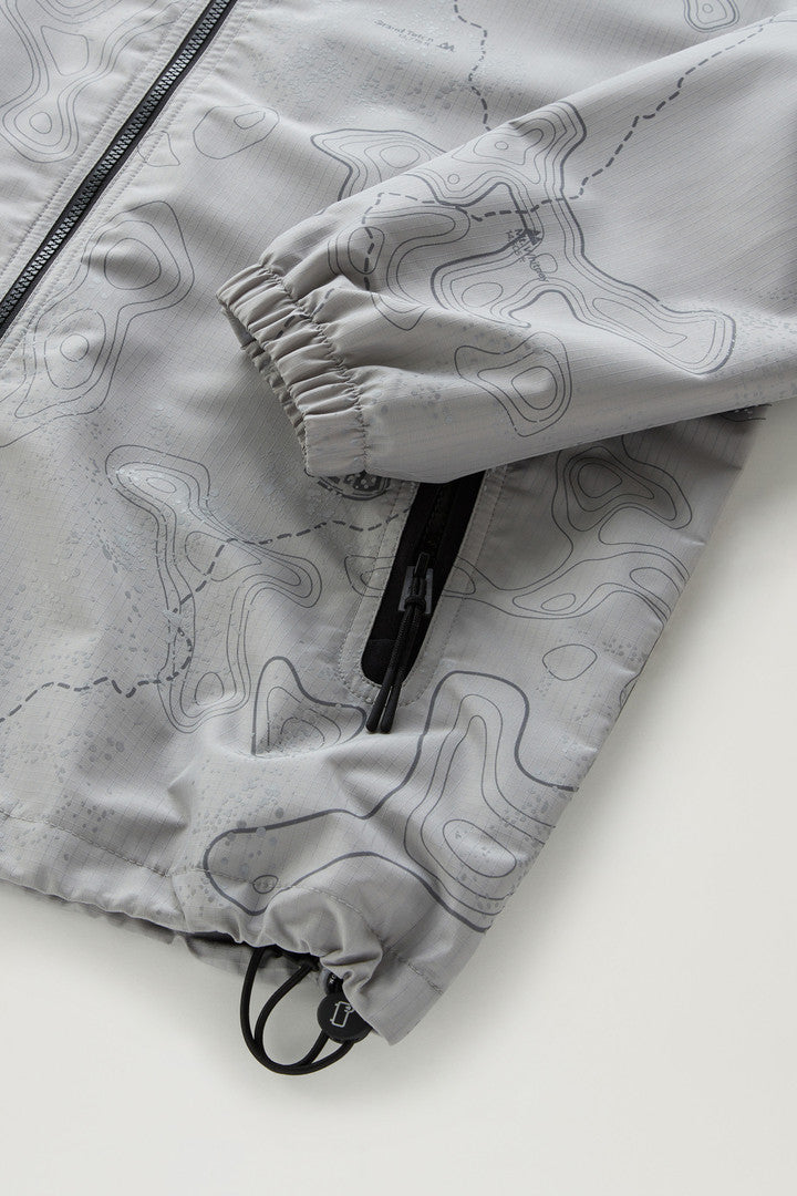 Reflective Jacket in Ripstop Fabric (Grey Trail map) - Detail View 4