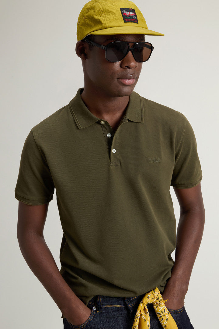 Garment-Dyed Mackinack Polo in Stretch Cotton Piquet (Barbados Cherry) - Detail View 4