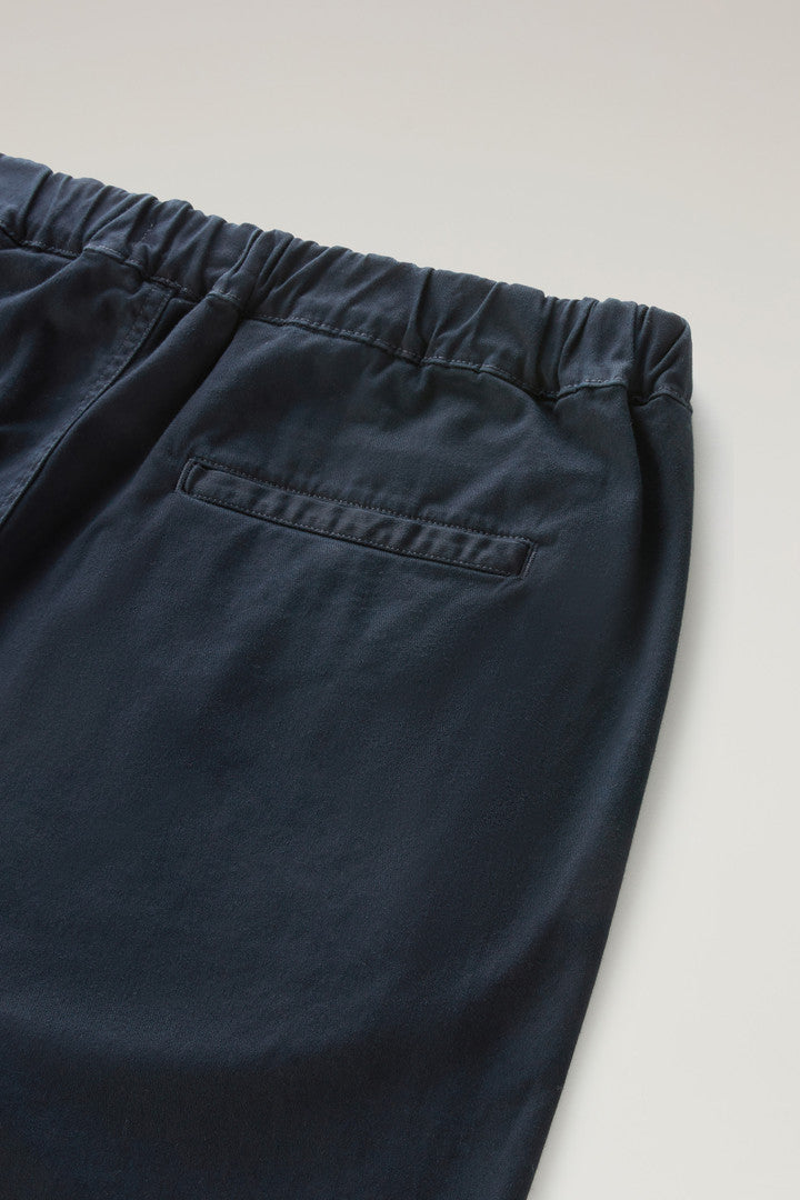 Garment-Dyed Chino Shorts in Stretch Cotton (Melton Blue) - Detail View 3