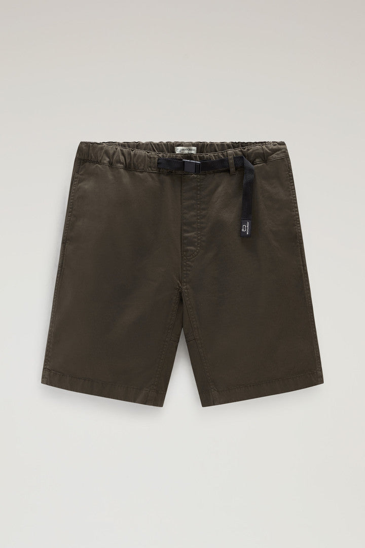 Garment-Dyed Chino Shorts in Stretch Cotton (Beach Sand) - Detail View 5