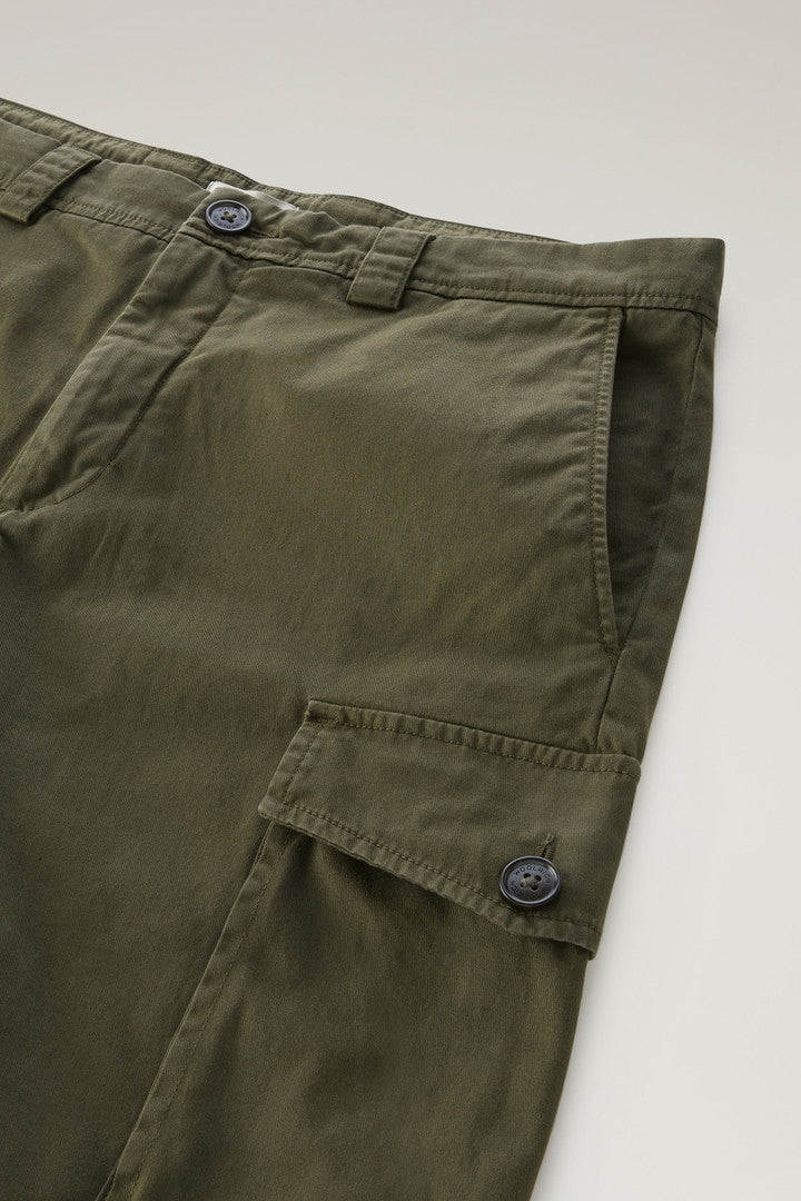 Garment-Dyed Cargo Shorts in Stretch Cotton (Beach Sand) - Detail View 4
