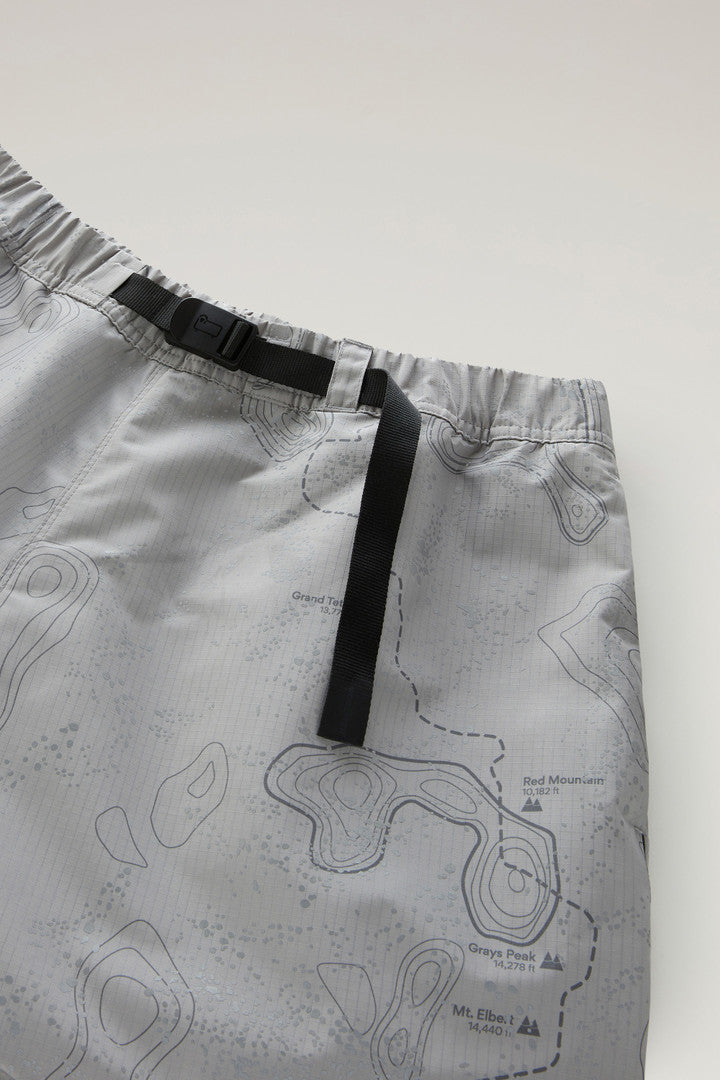 Shorts in Ripstop Fabric with Print (Grey Trail map) - Detail View 1