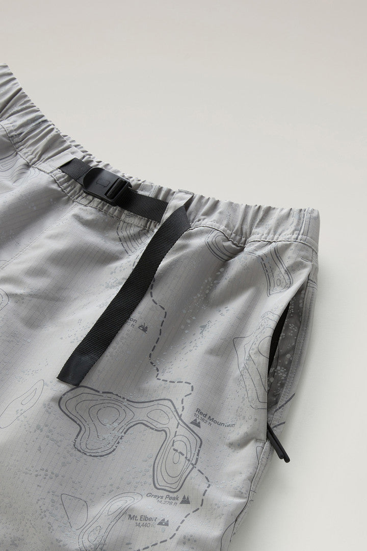 Shorts in Ripstop Fabric with Print (Grey Trail map) - Detail View 2