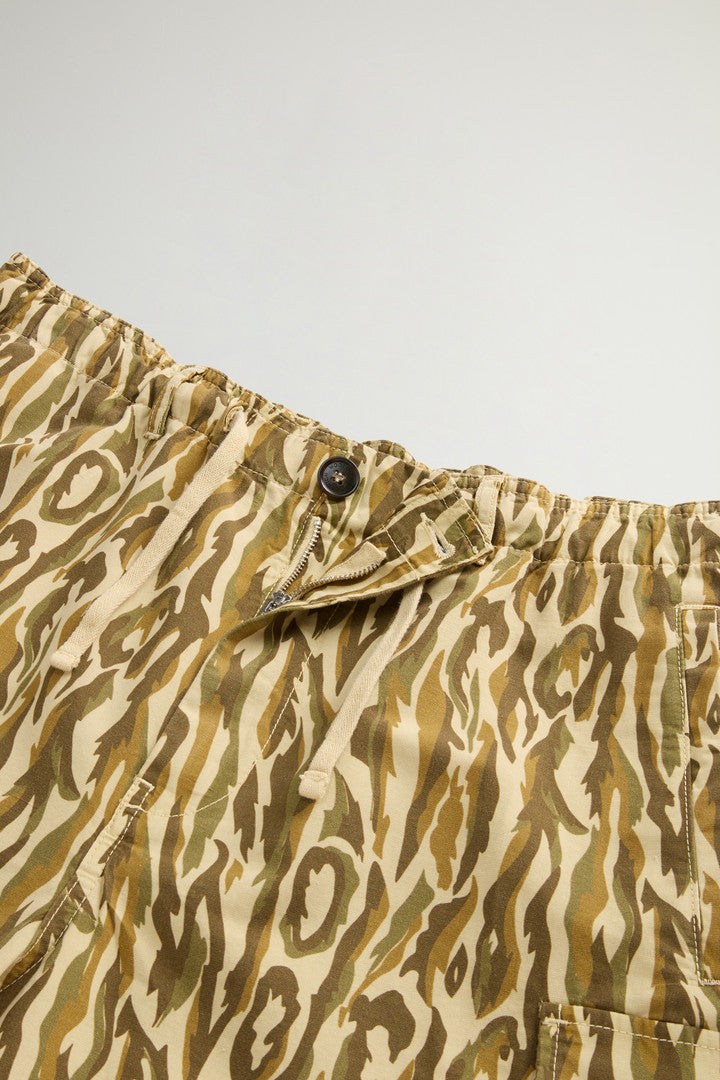 Garment-Dyed Linen-Blend Shorts with Shadowbark Motif (Beige Camo) - Detail View 4
