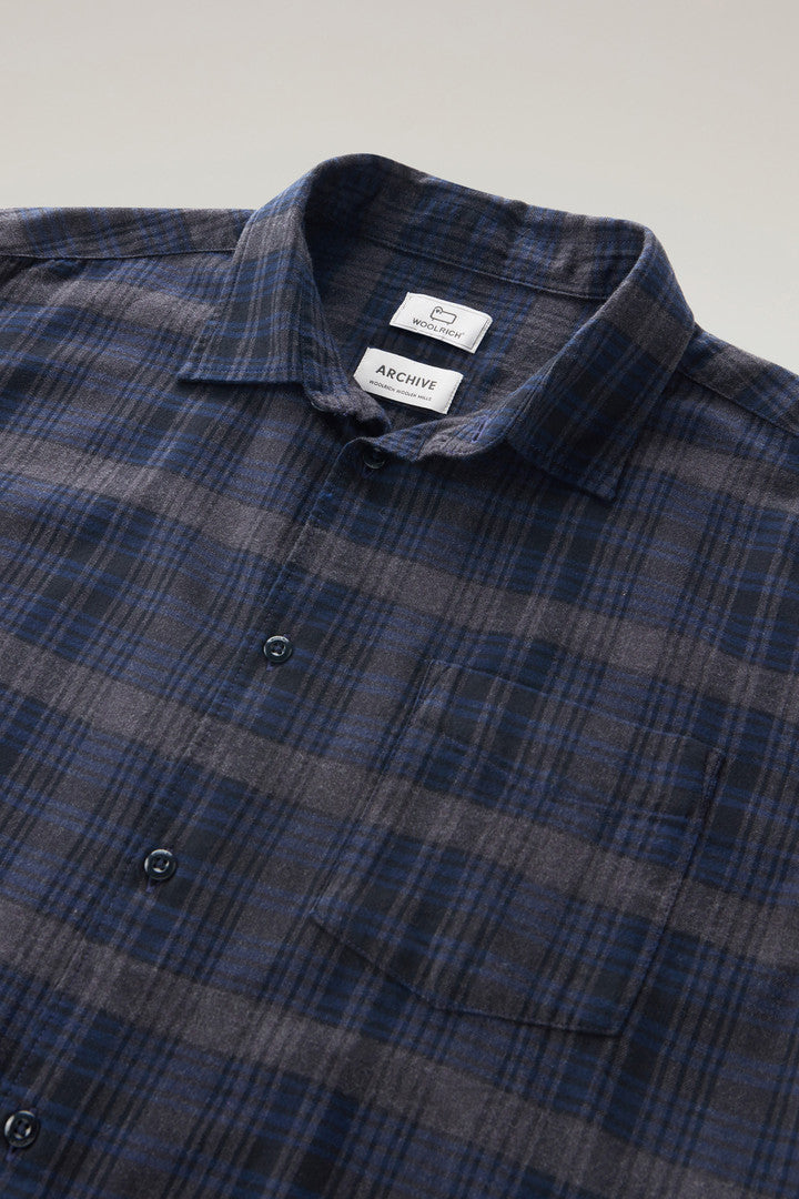 Check Shirt in Lightweight Flannel (Blue Hunting) - Detail View 1