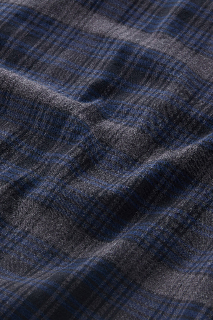 Check Shirt in Lightweight Flannel (Blue Hunting) - Detail View 4