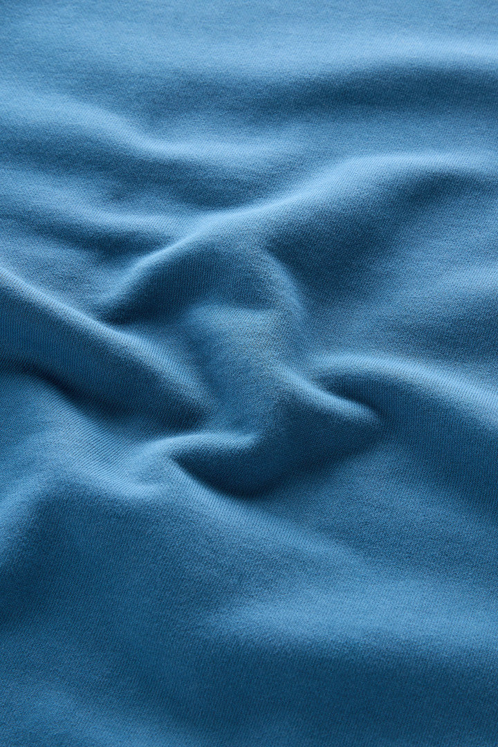 Crewneck Sweatshirt in Pure Cotton (Blue Lobster) - Detail View 3