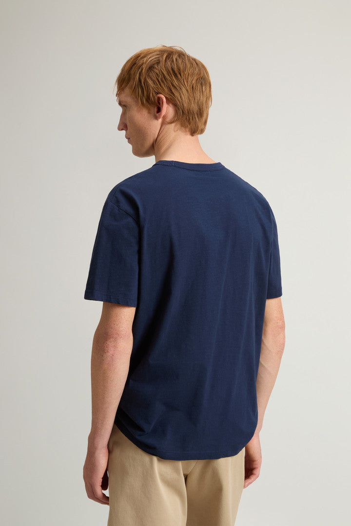 T-Shirt in Pure Cotton Slub Fabric (Chinois Green) - Detail View 2