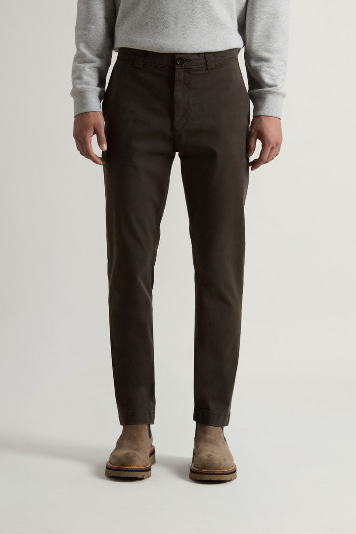 Garment-Dyed Chino Pants in Stretch Cotton Twill (Dark Green) - Detail View 2