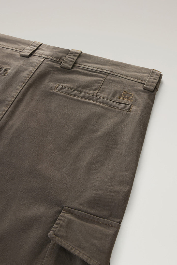 Garment-Dyed Cargo Pants in Stretch Cotton Twill (Dark Green) - Detail View 3