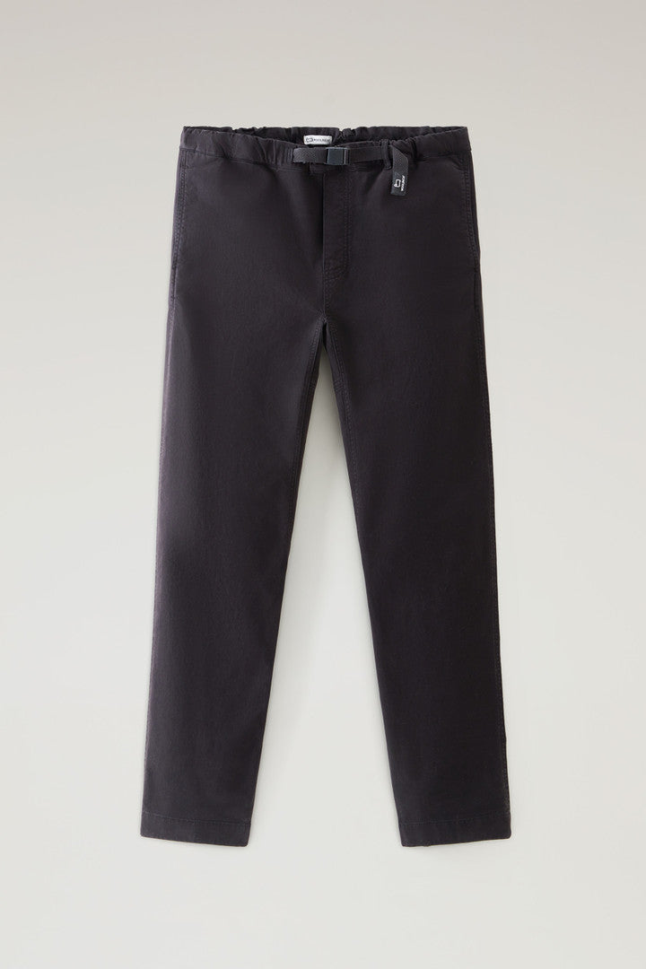 Garment-Dyed Chino Pants in Stretch Cotton Twill (Black) - Detail View 1