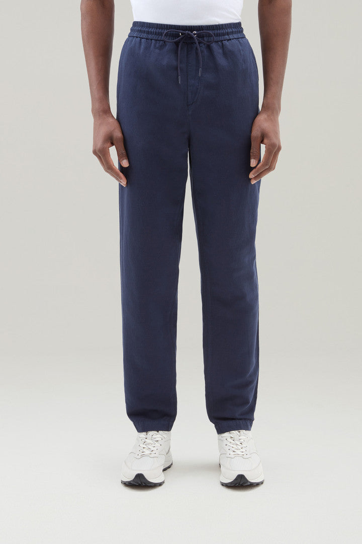 Garment Dyed Cargo Pants in Cotton-linen Blend (Maritime Blue) - Detail View 1