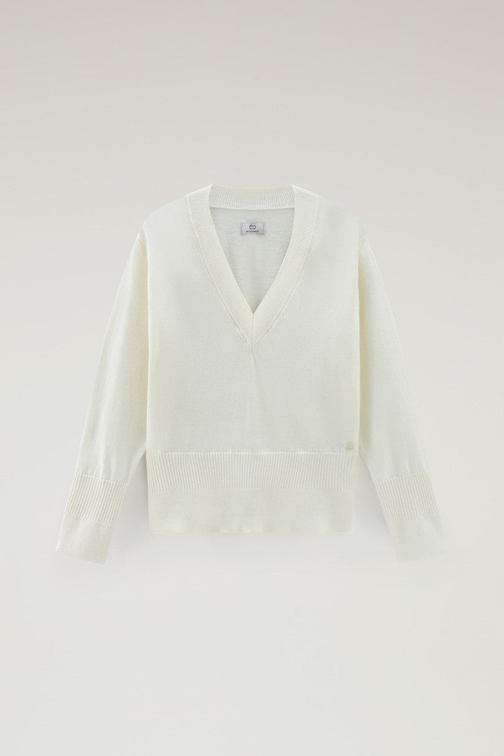 V-Neck Sweater in Cotton and Cashmere (Sage) - Detail View 1