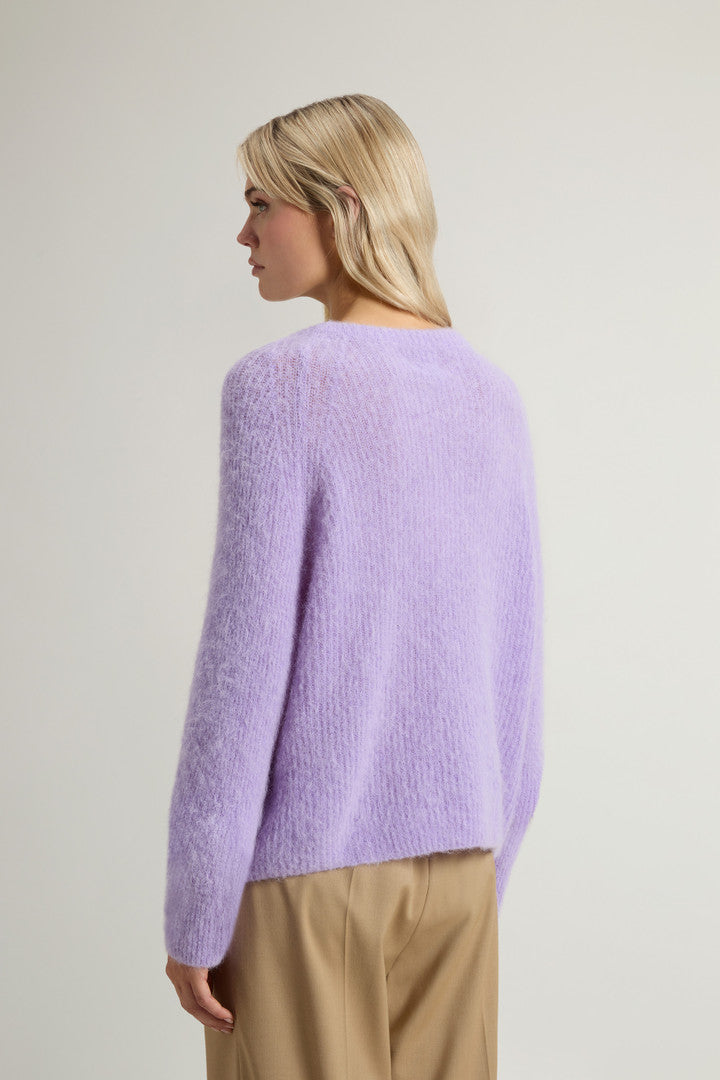 Garment-Dyed Crewneck Sweater in Alpaca and Wool Blend (Soft Violet) - Detail View 3