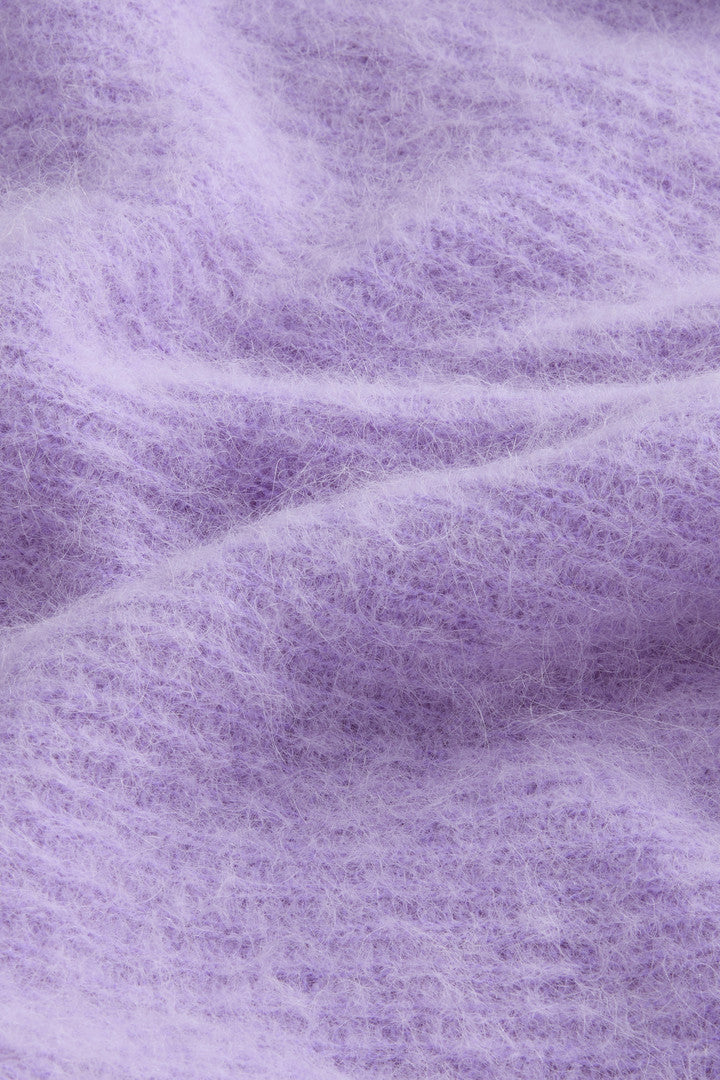 Garment-Dyed Crewneck Sweater in Alpaca and Wool Blend (Soft Violet) - Detail View 5