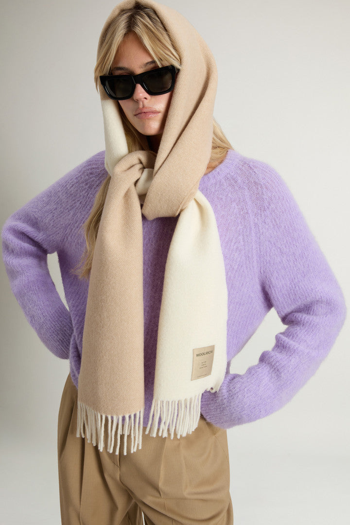 Garment-Dyed Crewneck Sweater in Alpaca and Wool Blend (Soft Violet) - Detail View 4