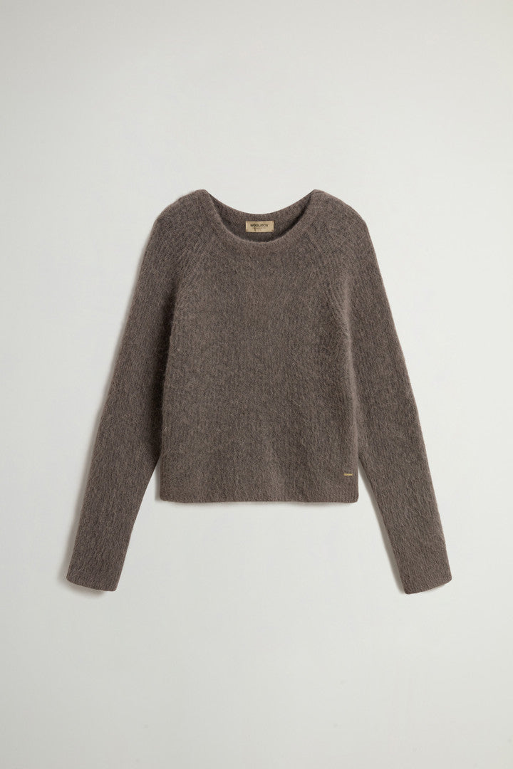 Garment-Dyed Crewneck Sweater in Alpaca and Wool Blend (Soft Violet) - Detail View 7