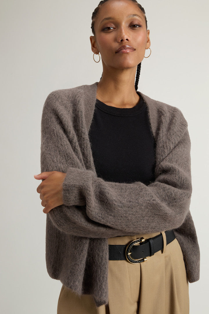 Garment-Dyed Cardigan in Alpaca and Wool Blend (Off Taupe) - Detail View 4