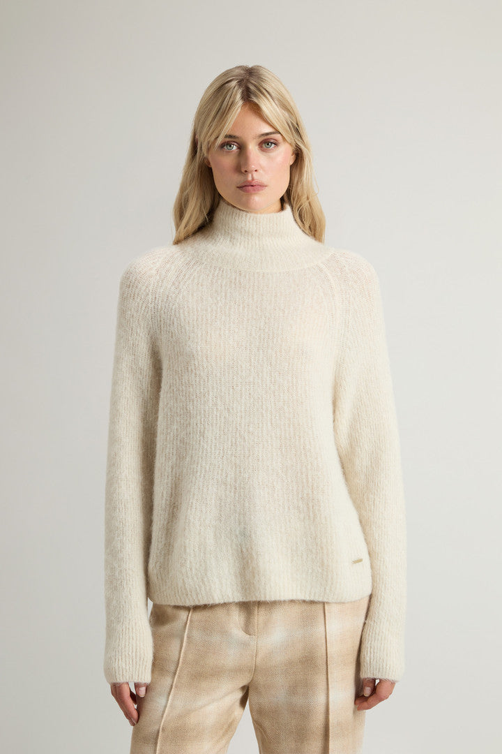 Turtleneck Alpaca- and Wool-Blend Sweater (Soft Violet) - Detail View 1