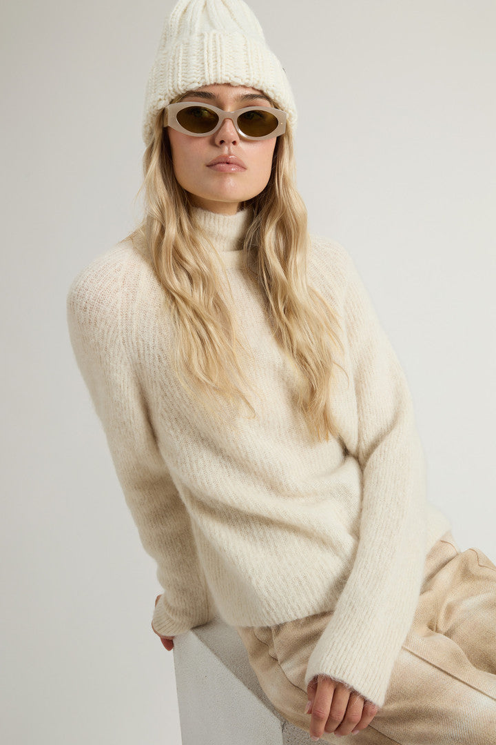 Turtleneck Alpaca- and Wool-Blend Sweater (Soft Violet) - Detail View 4