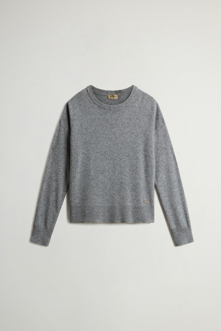 Crewneck Sweater in Virgin Wool and Cashmere Blend (Black) - Detail View 13