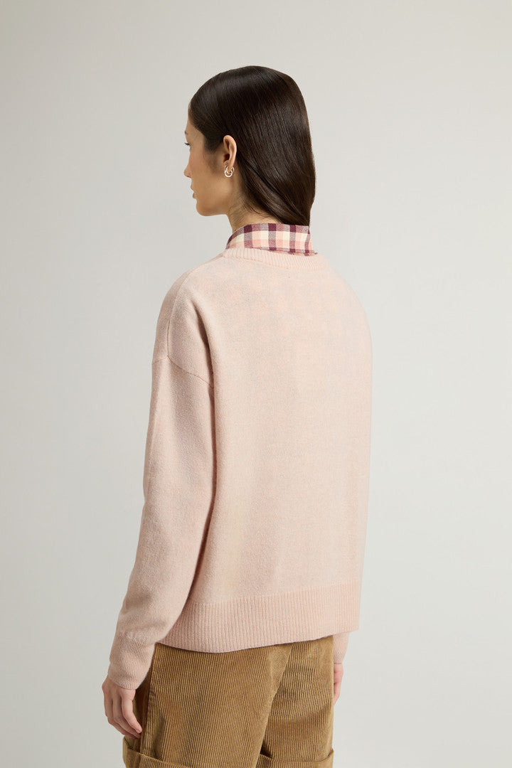 Crewneck Sweater in Virgin Wool and Cashmere Blend (Black) - Detail View 3