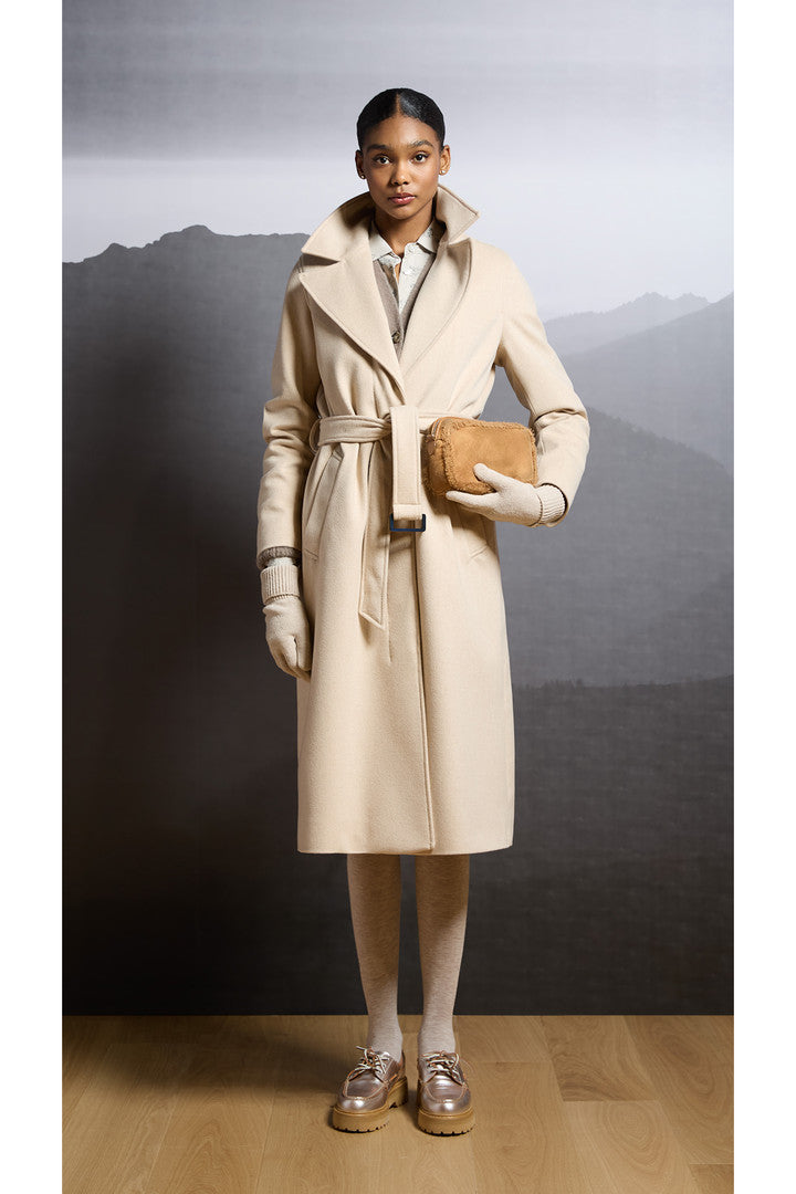 Coat in Pure Virgin Italian Wool Crafted Using a Loro Piana Fabric (Oxford Tan) - Detail View 9