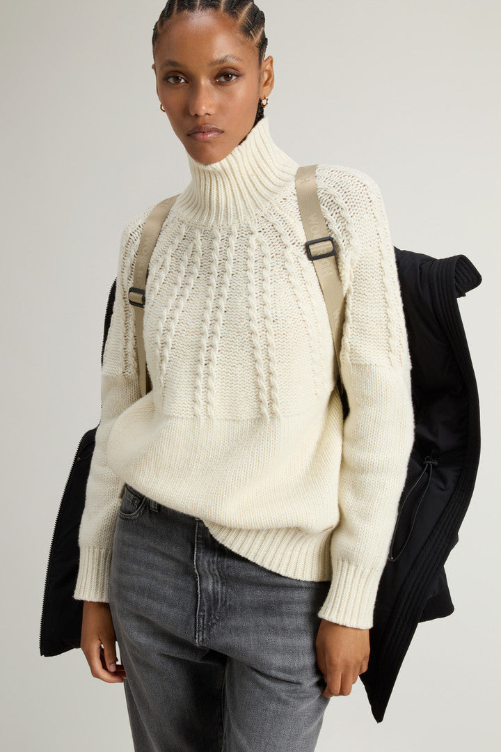 Cloud Down Jacket in Stretch Nylon with Matte Finish (Milky Cream) - Detail View 4