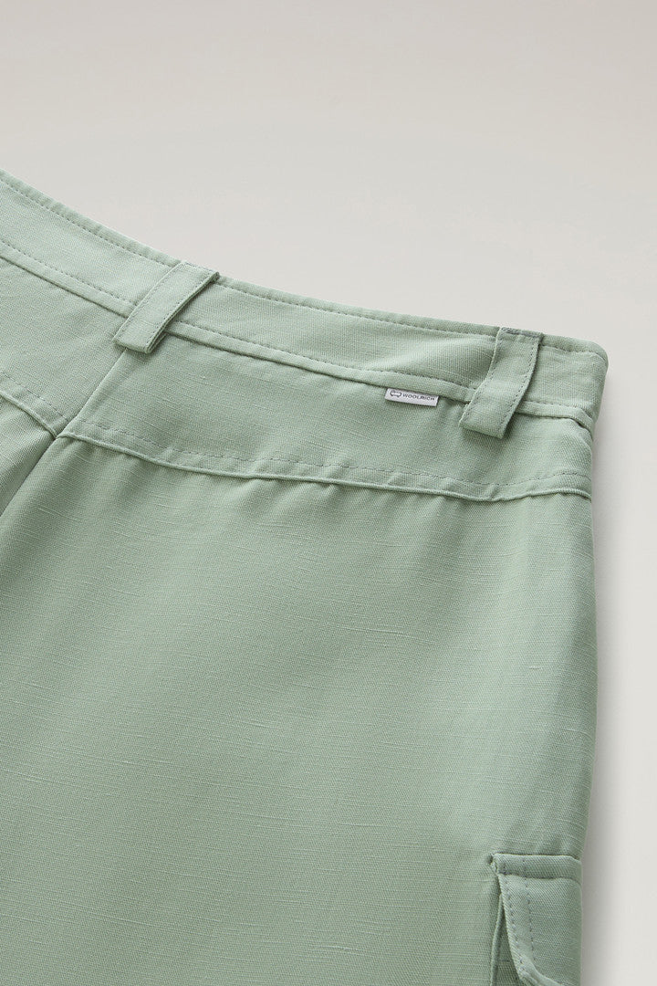 Cargo Shorts in a Linen Blend with Pockets (Sage) - Detail View 3
