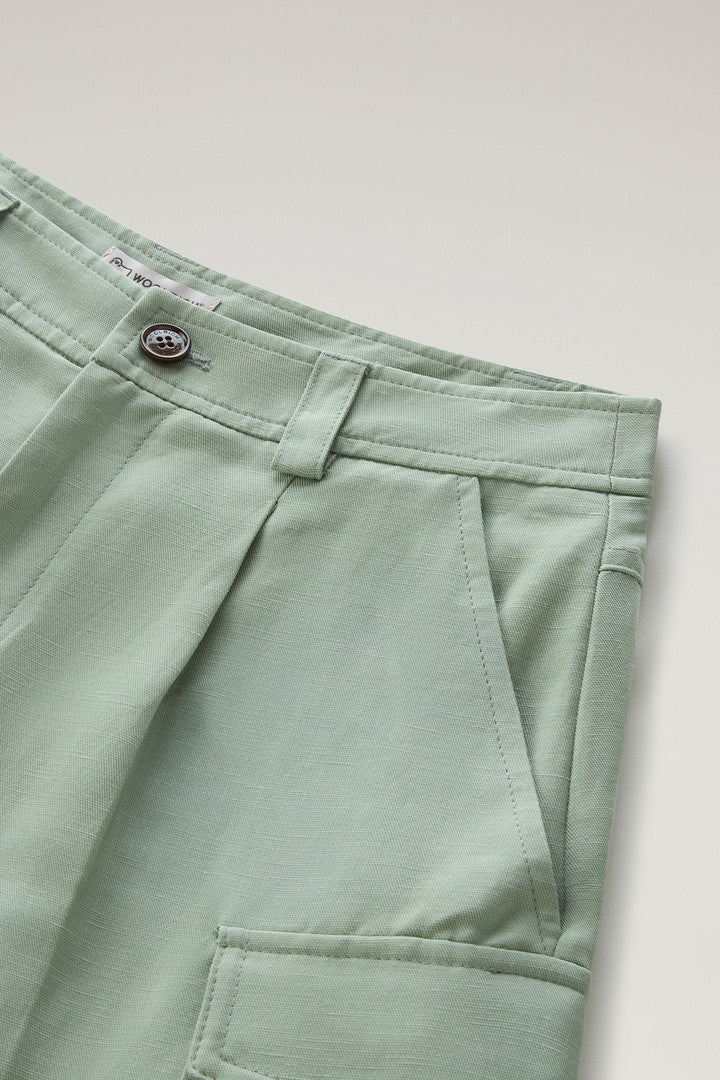 Cargo Shorts in a Linen Blend with Pockets (Sage) - Detail View 2