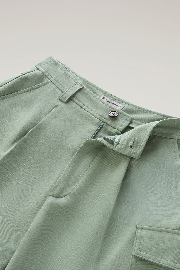 Cargo Shorts in a Linen Blend with Pockets (Sage) - Detail View 1