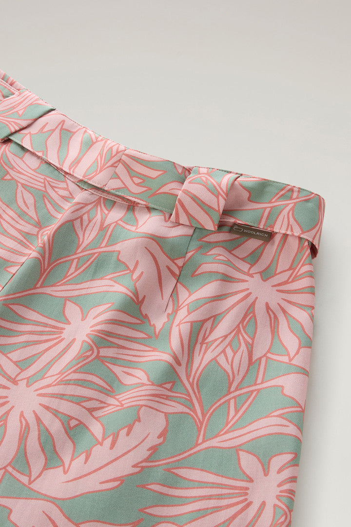 Shorts with a Tropical Print (Coral Sand Flower) - Detail View 3