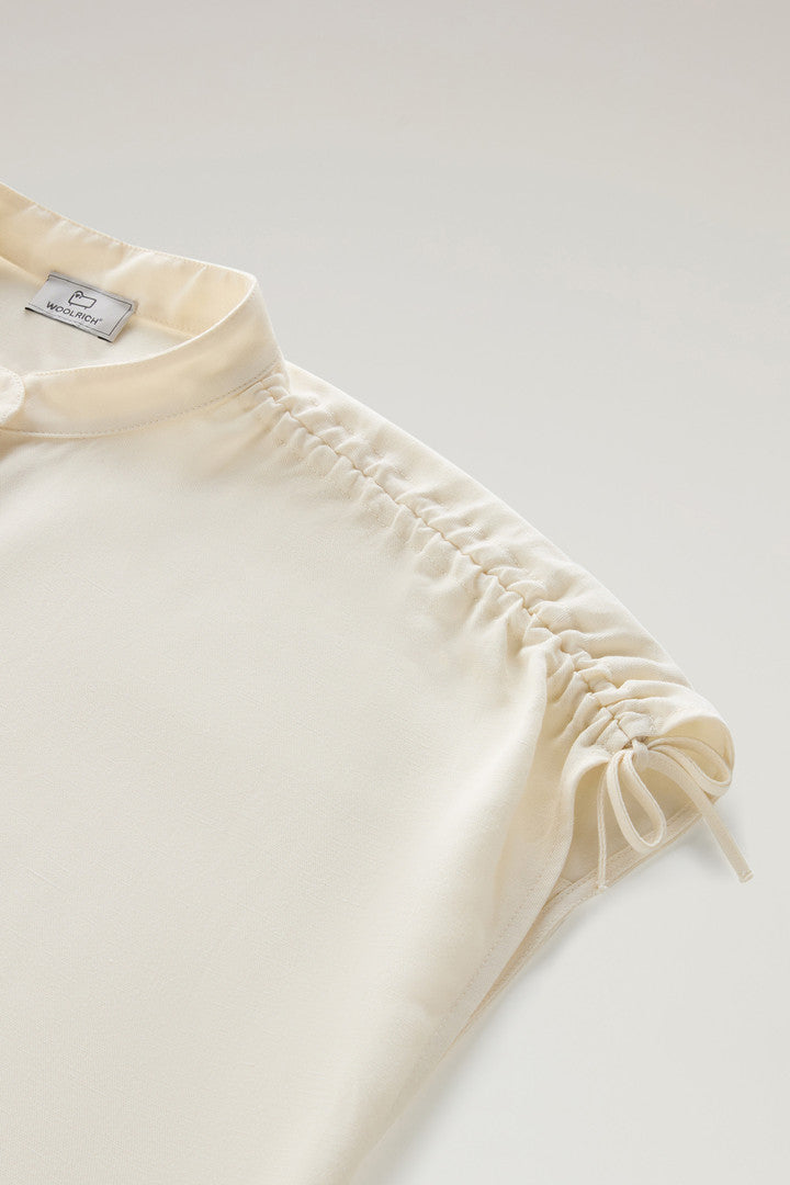 Blouse in Linen Blend (Plaster White) - Detail View 2