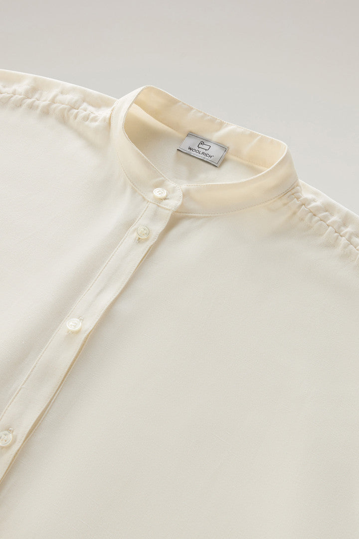 Blouse in Linen Blend (Plaster White) - Detail View 1
