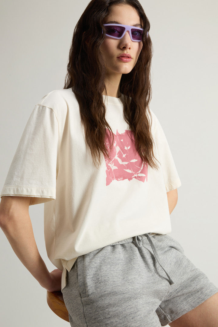 T-Shirt in Pure Pima Cotton (Jet Stream Leaf) - Detail View 4