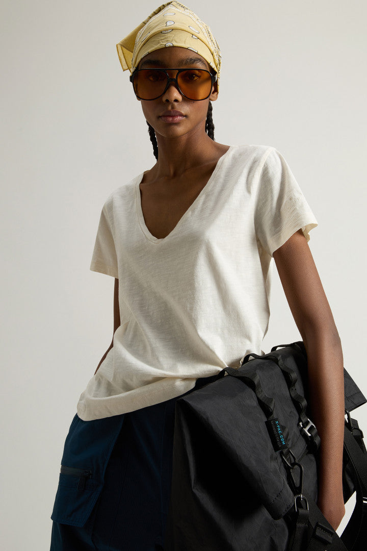 Pure Cotton Slub T-Shirt with V-Neck (Jet Stream) - Detail View 4