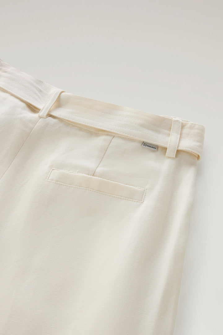 Belted Pants in Linen Blend (Feather Beige) - Detail View 4