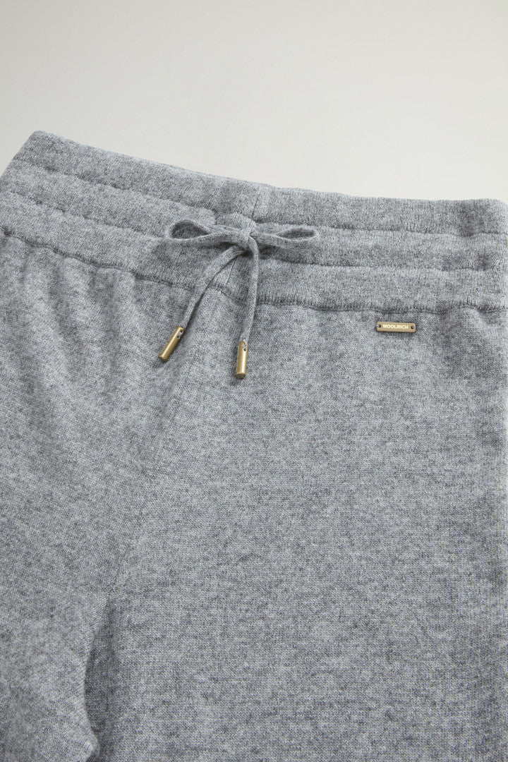 Wide-Leg Pants in Virgin Wool and Cashmere Blend (Cornstalk) - Detail View 3