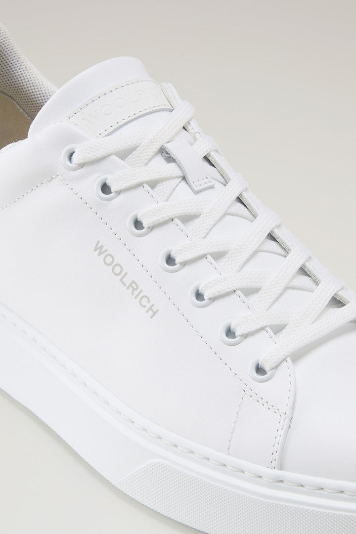 Classic Court Sneakers in Leather with Contrasting Patch (White Green) - Detail View 4
