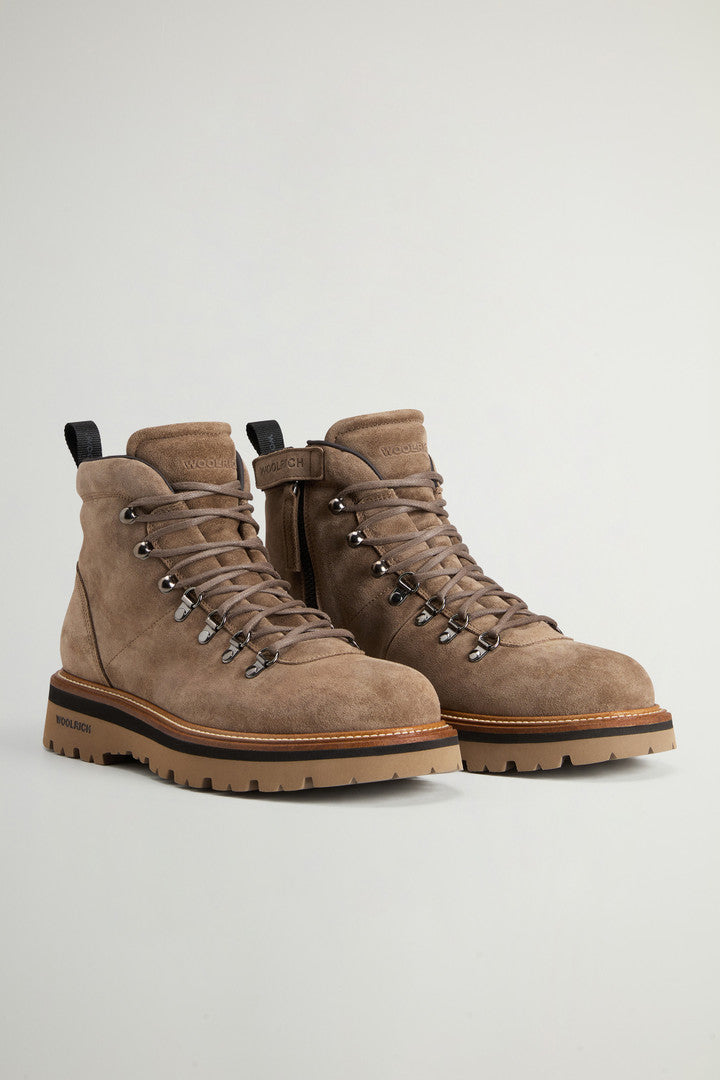 Hiking Boots in Suede (Taupe) - Detail View 1