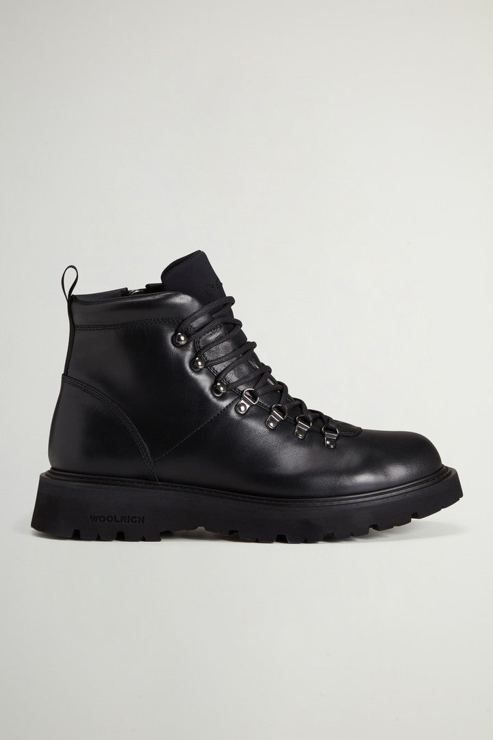 Hiking Boots in Leather (Black) - Main View
