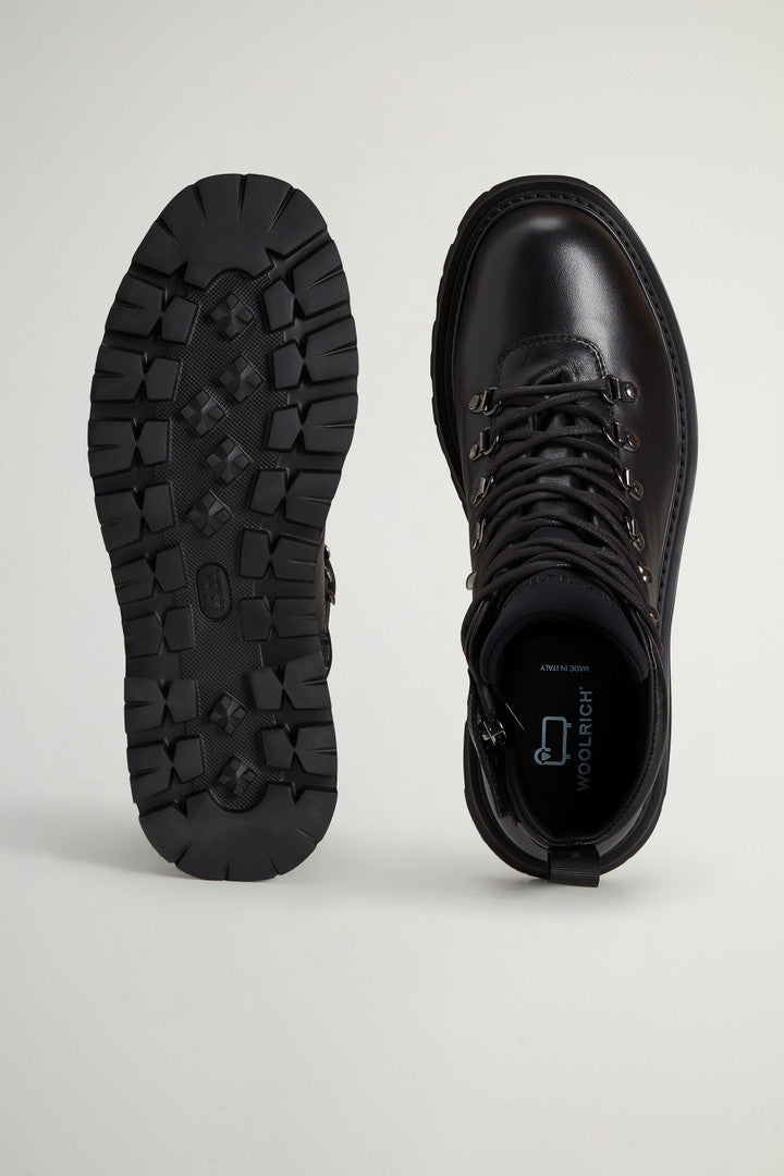 Hiking Boots in Leather (Black) - Detail View 3