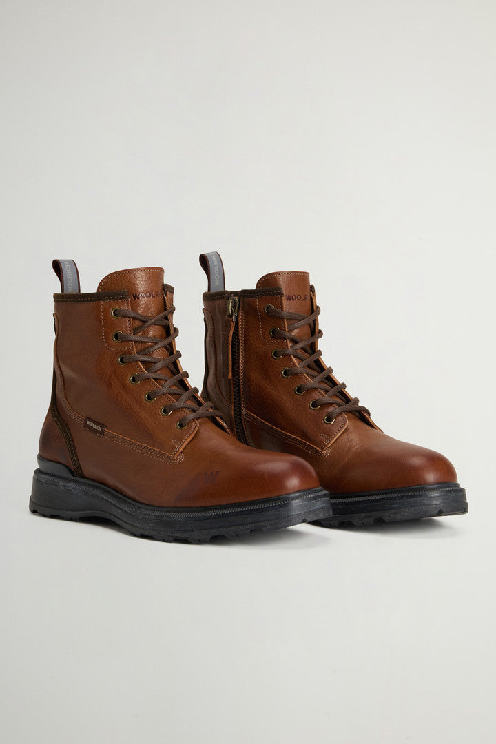 Grove Lace-Up Boots in Cowhide Leather (Cognac) - Detail View 1